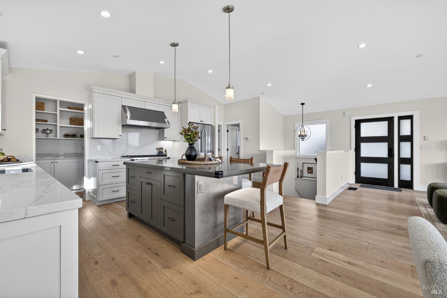 Detail Gallery Image 30 of 76 For 60 Marina Court Dr, San Rafael,  CA 94901 - 4 Beds | 3 Baths