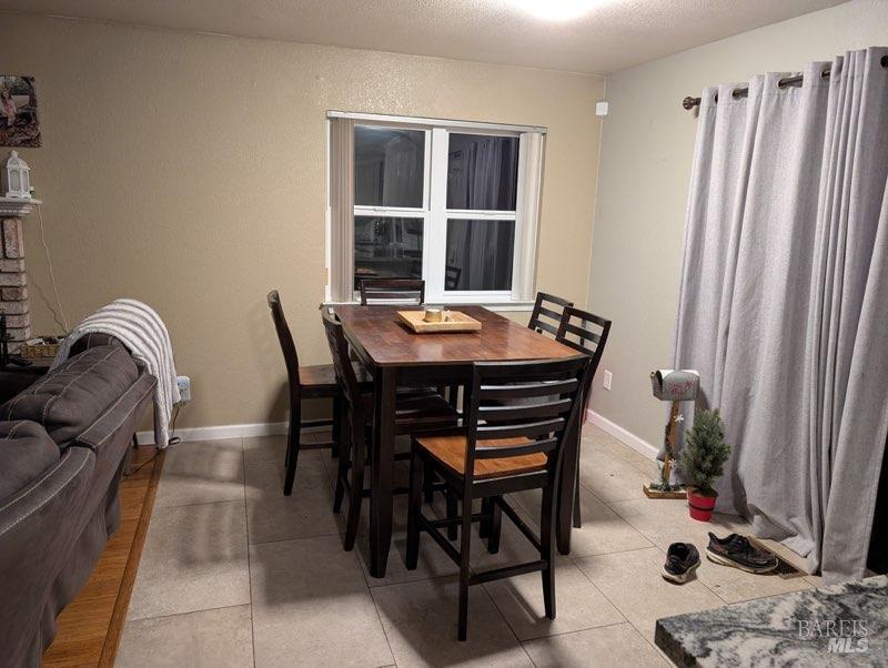 Detail Gallery Image 7 of 12 For 109 Tuxedo Ct, Petaluma,  CA 94954 - 4 Beds | 2/1 Baths