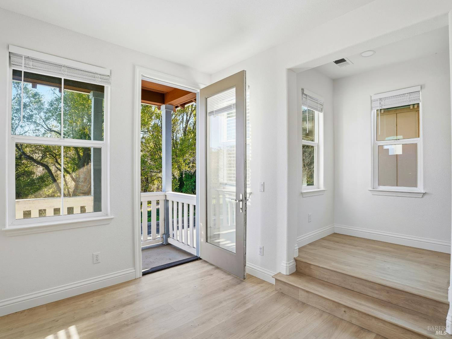 Detail Gallery Image 9 of 60 For 4424 Streamside Dr, Santa Rosa,  CA 95409 - 3 Beds | 3/1 Baths