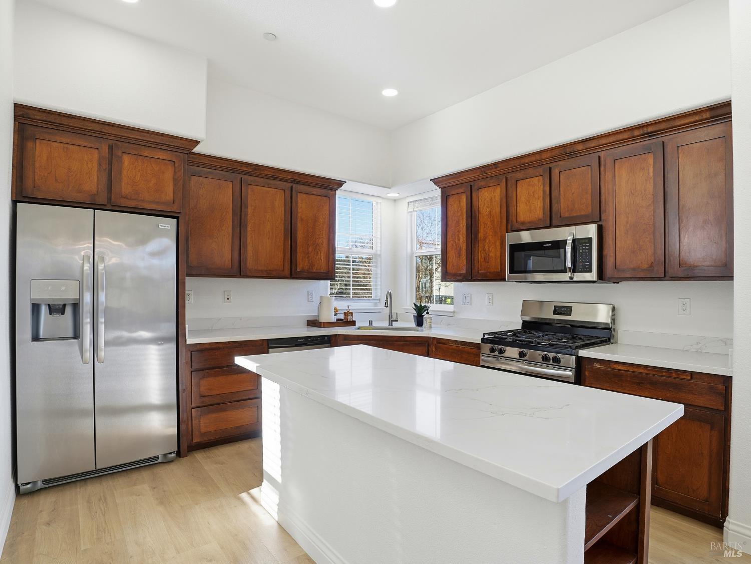 Detail Gallery Image 15 of 60 For 4424 Streamside Dr, Santa Rosa,  CA 95409 - 3 Beds | 3/1 Baths