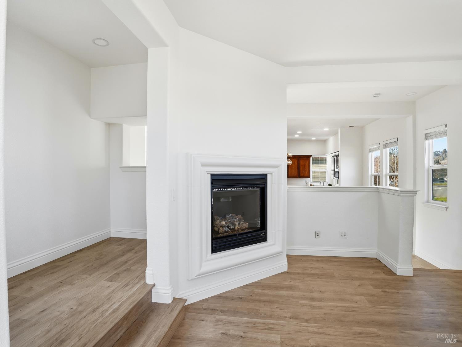 Detail Gallery Image 12 of 60 For 4424 Streamside Dr, Santa Rosa,  CA 95409 - 3 Beds | 3/1 Baths