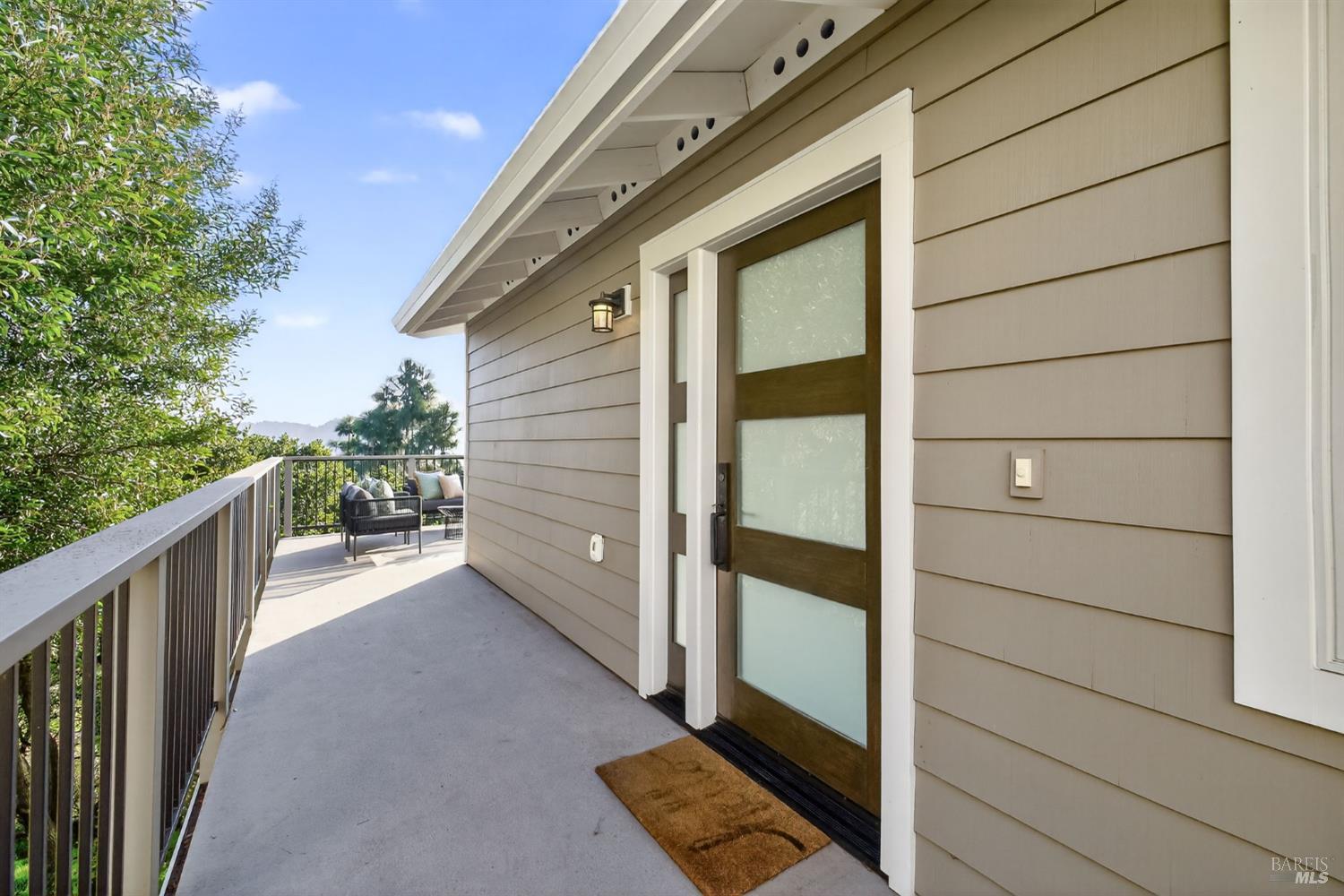 Detail Gallery Image 9 of 76 For 60 Marina Court Dr, San Rafael,  CA 94901 - 4 Beds | 3 Baths