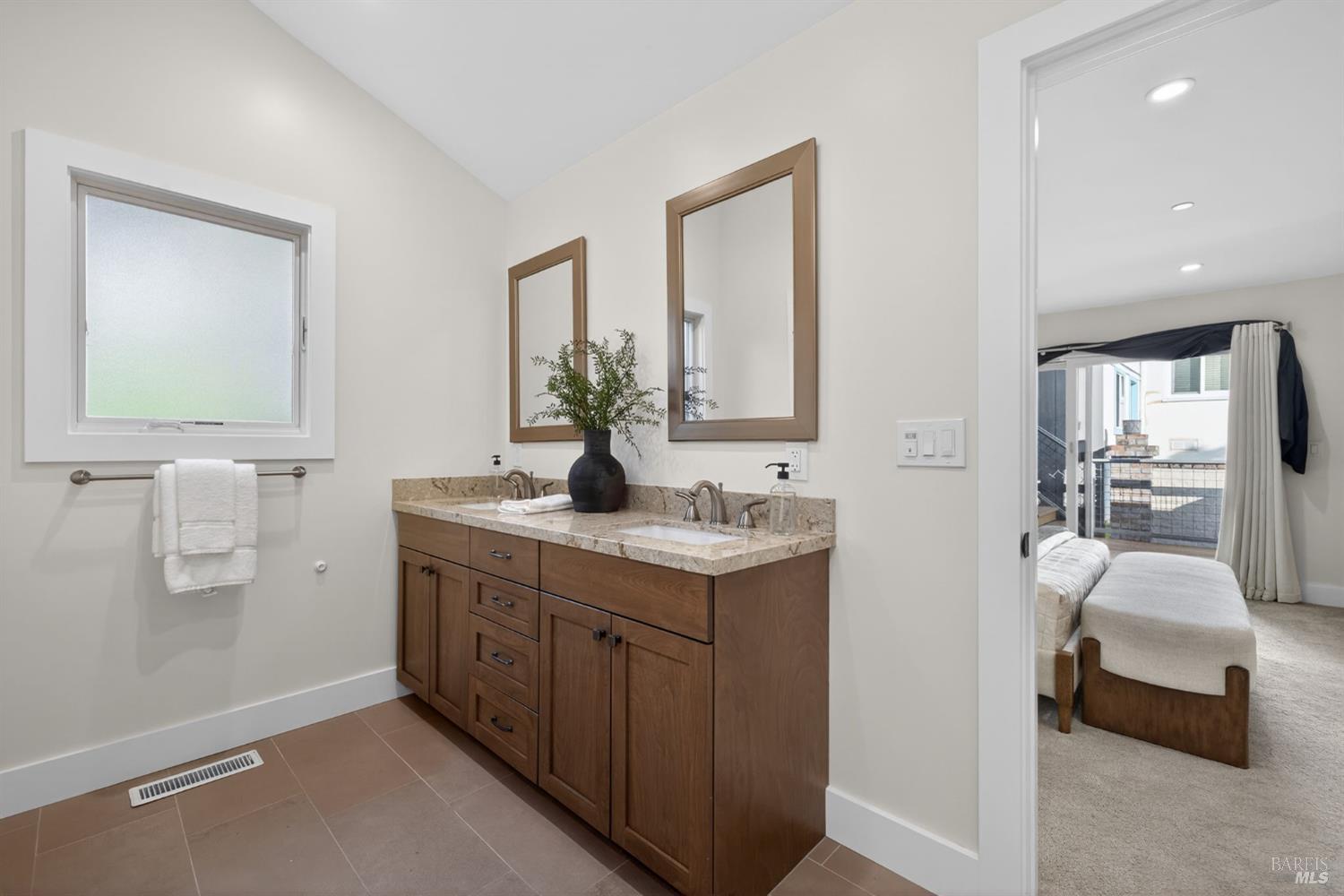 Detail Gallery Image 41 of 76 For 60 Marina Court Dr, San Rafael,  CA 94901 - 4 Beds | 3 Baths