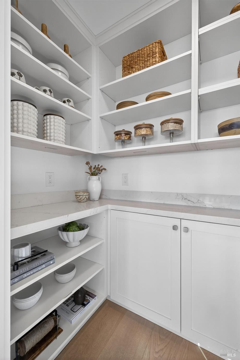 Detail Gallery Image 33 of 76 For 60 Marina Court Dr, San Rafael,  CA 94901 - 4 Beds | 3 Baths