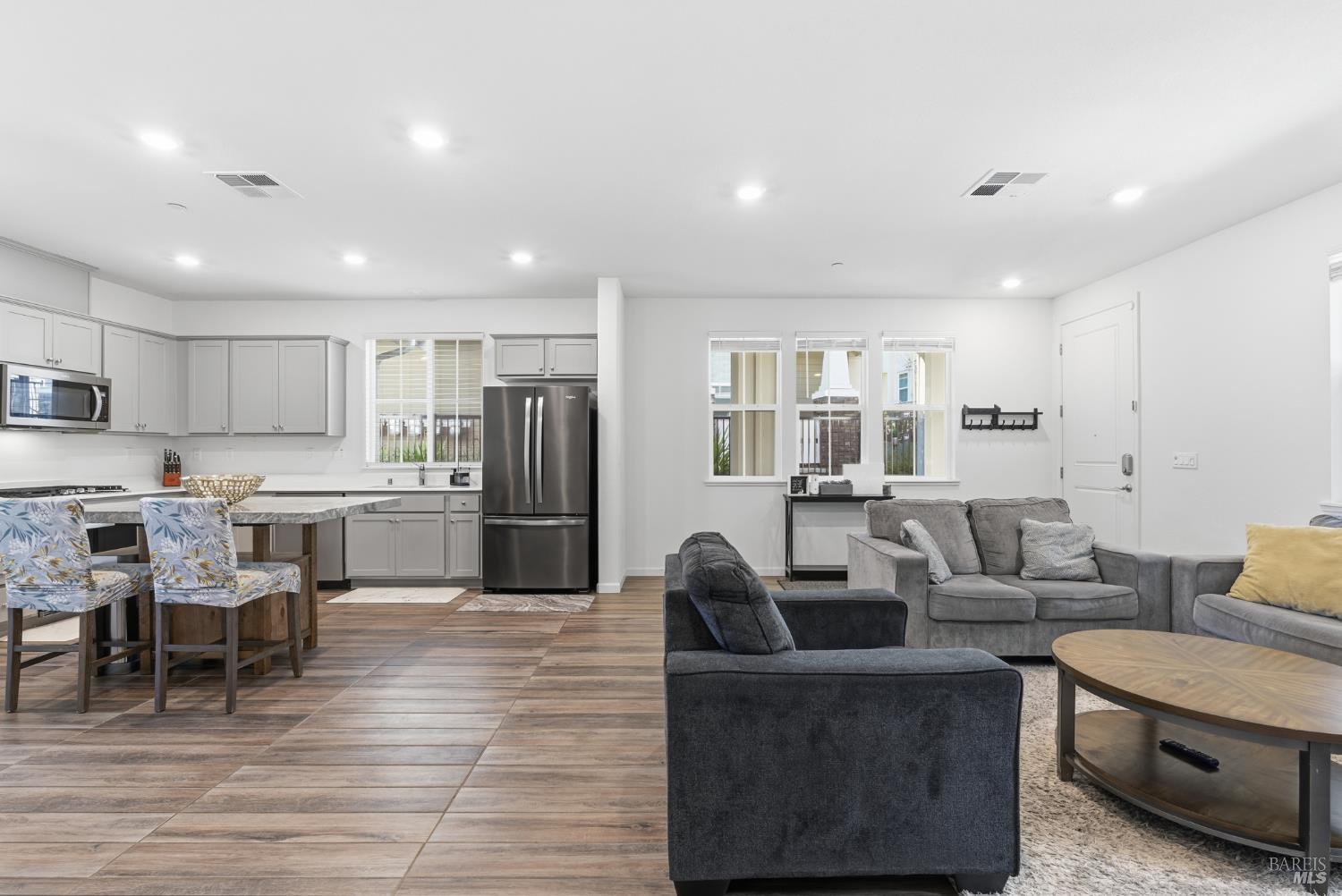 Detail Gallery Image 7 of 38 For 6420 Paysar Ln, Gilroy,  CA 95020 - 3 Beds | 2/1 Baths