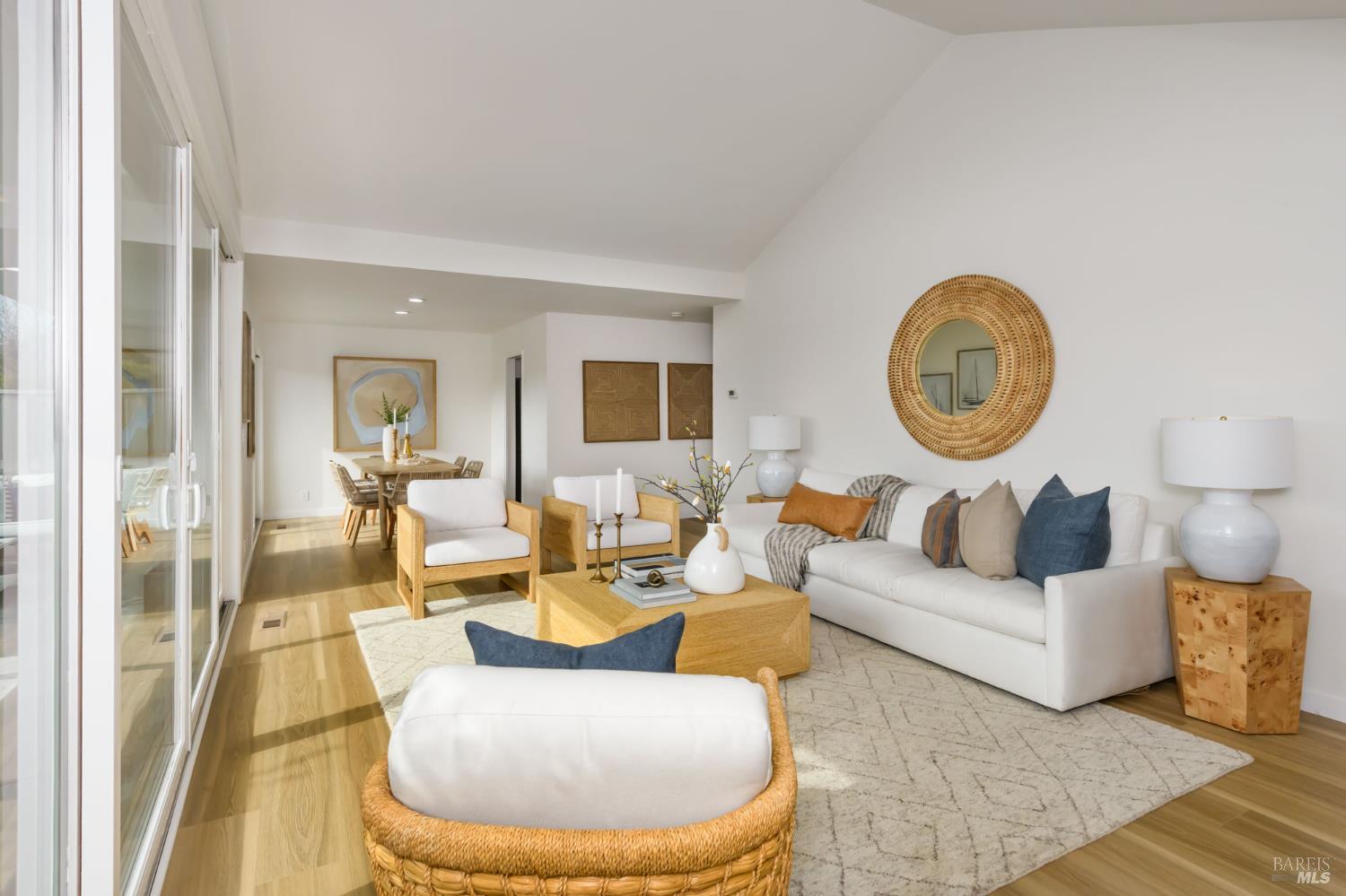 Detail Gallery Image 19 of 48 For 94 Biscayne Dr, San Rafael,  CA 94901 - 2 Beds | 2 Baths