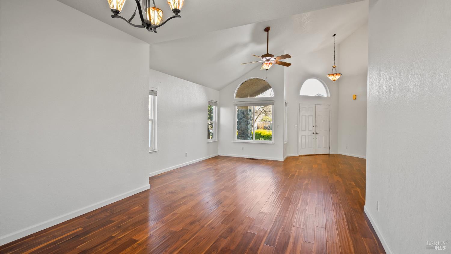 Detail Gallery Image 15 of 53 For 2913 Willow Ct, Fairfield,  CA 94533 - 4 Beds | 3 Baths