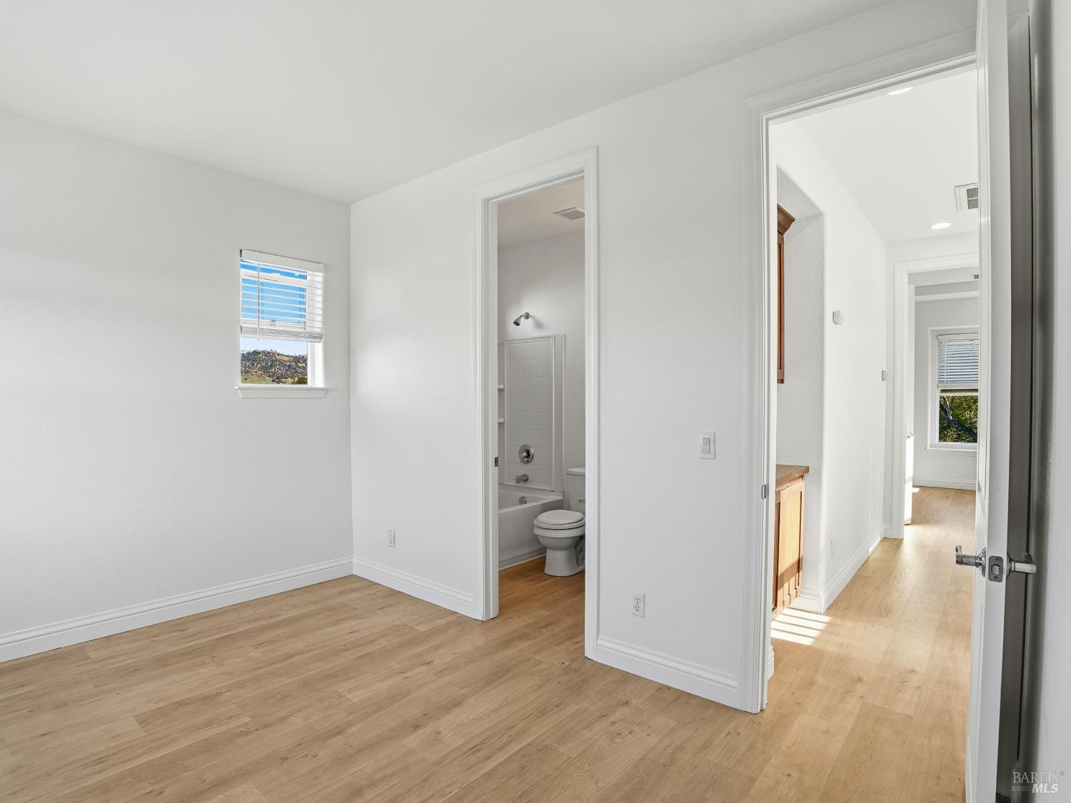 Detail Gallery Image 37 of 60 For 4424 Streamside Dr, Santa Rosa,  CA 95409 - 3 Beds | 3/1 Baths