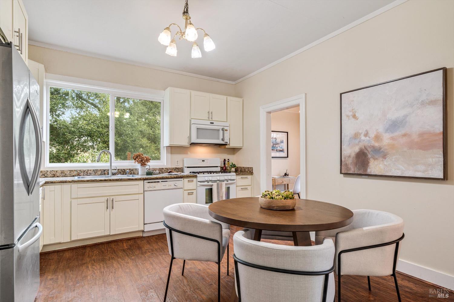 Detail Gallery Image 8 of 40 For 317 8th St, Petaluma,  CA 94952 - – Beds | – Baths