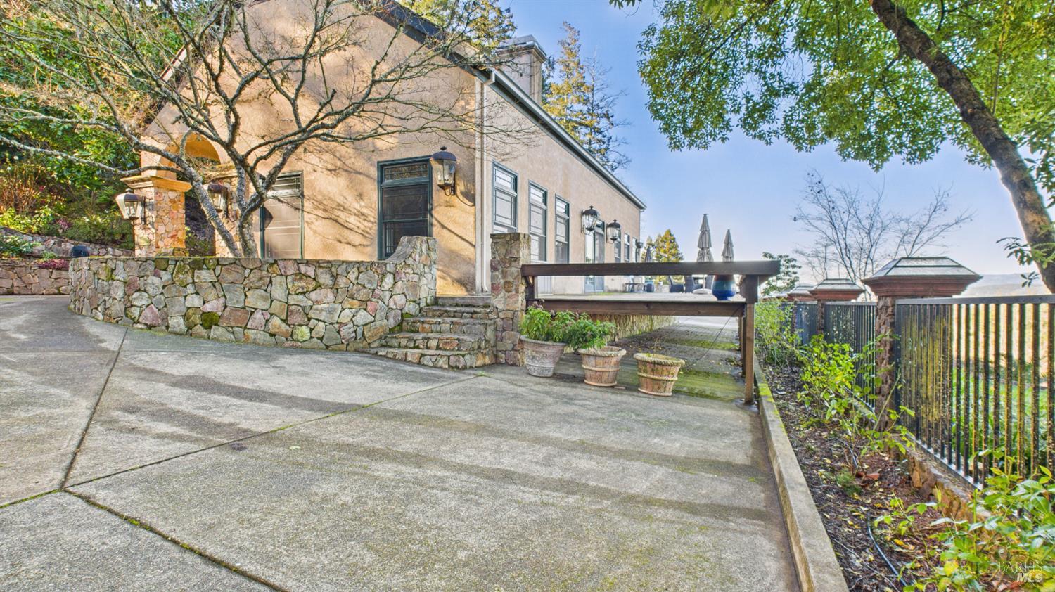 Detail Gallery Image 8 of 45 For 3225 W Dry Creek Rd, Healdsburg,  CA 95448 - 3 Beds | 4/1 Baths