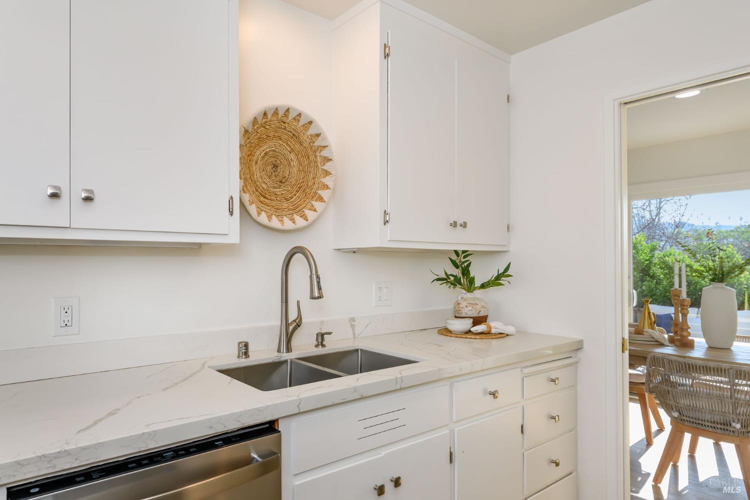 Detail Gallery Image 17 of 48 For 94 Biscayne Dr, San Rafael,  CA 94901 - 2 Beds | 2 Baths