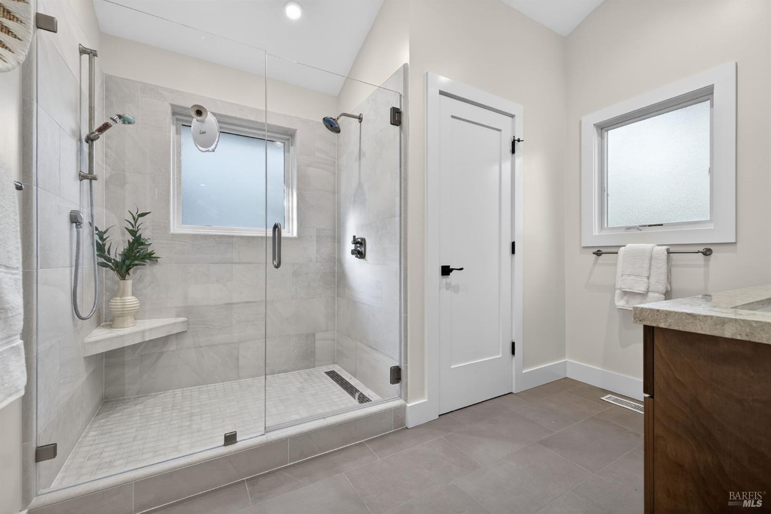 Detail Gallery Image 40 of 76 For 60 Marina Court Dr, San Rafael,  CA 94901 - 4 Beds | 3 Baths