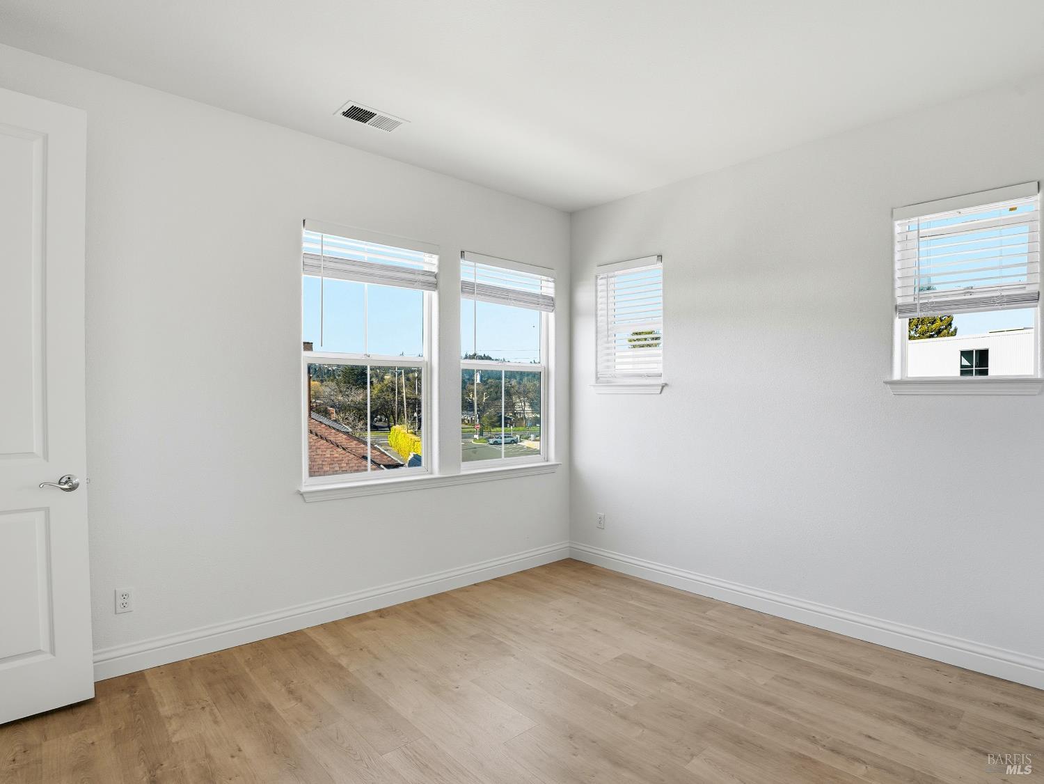 Detail Gallery Image 34 of 60 For 4424 Streamside Dr, Santa Rosa,  CA 95409 - 3 Beds | 3/1 Baths