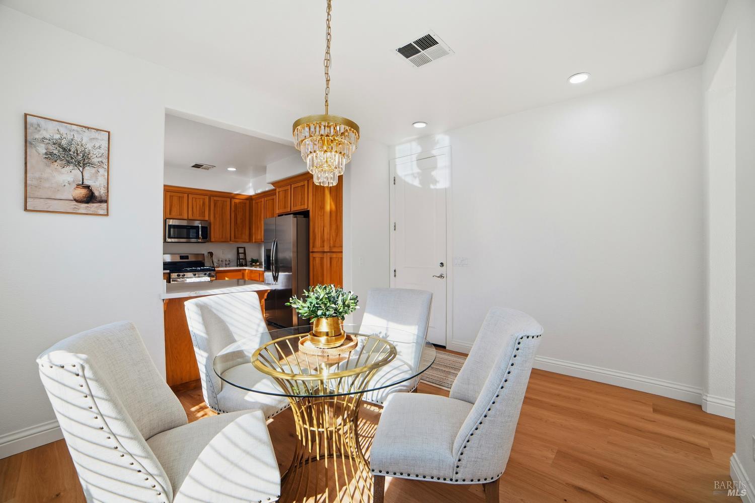 Detail Gallery Image 11 of 43 For 4077 Calloway Dr, Santa Rosa,  CA 95409 - 3 Beds | 2/1 Baths