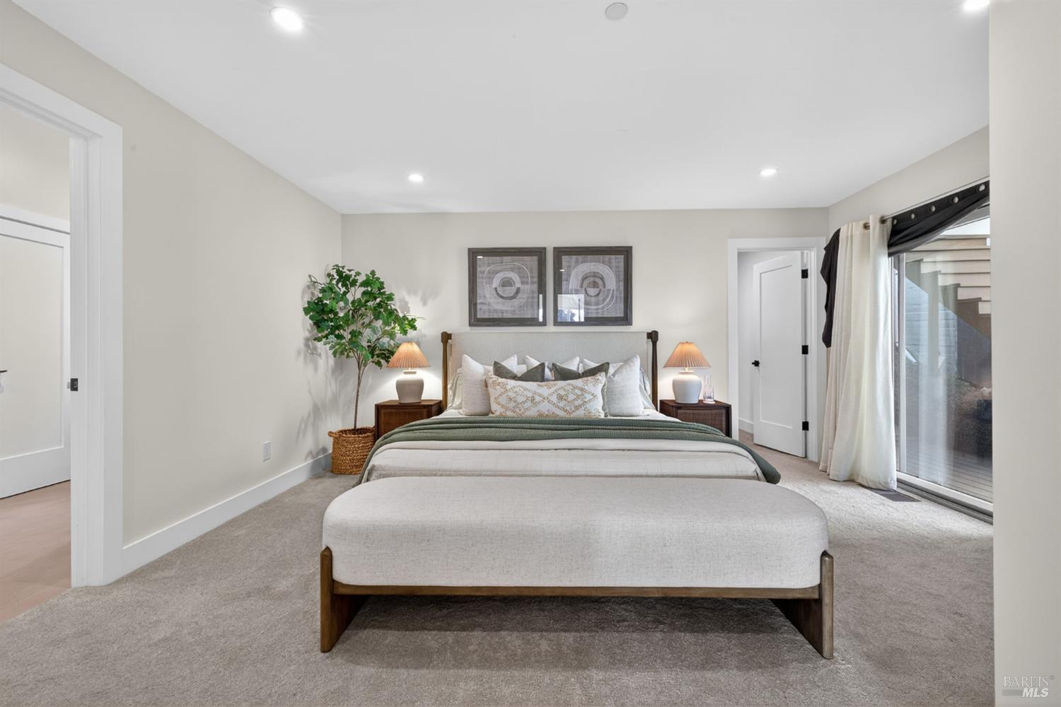 Detail Gallery Image 36 of 76 For 60 Marina Court Dr, San Rafael,  CA 94901 - 4 Beds | 3 Baths