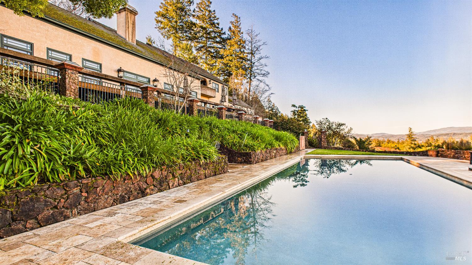 Detail Gallery Image 4 of 45 For 3225 W Dry Creek Rd, Healdsburg,  CA 95448 - 3 Beds | 4/1 Baths