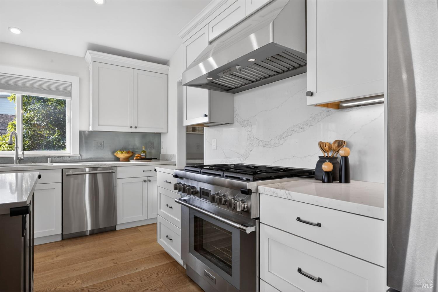 Detail Gallery Image 27 of 76 For 60 Marina Court Dr, San Rafael,  CA 94901 - 4 Beds | 3 Baths