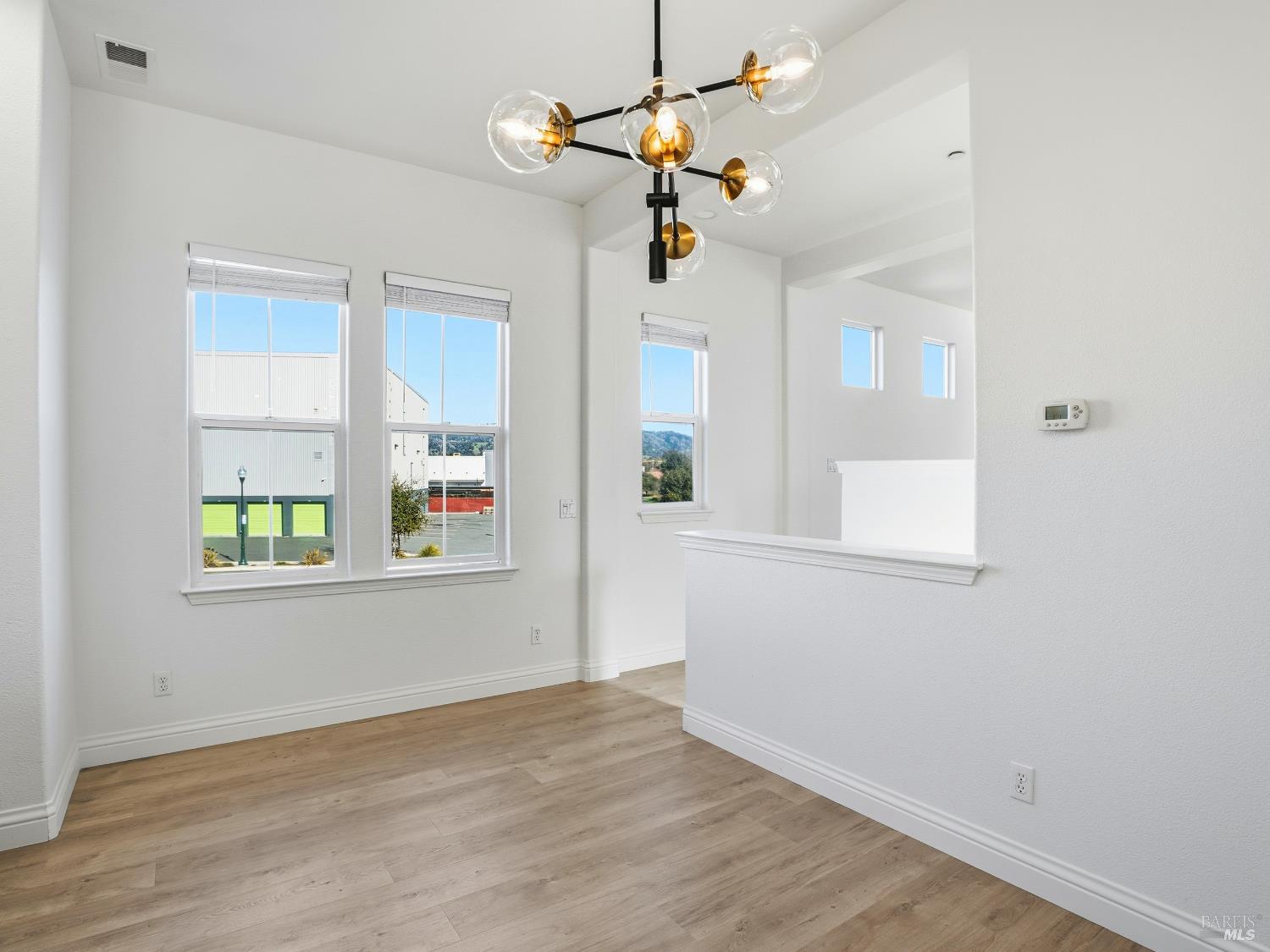 Detail Gallery Image 22 of 60 For 4424 Streamside Dr, Santa Rosa,  CA 95409 - 3 Beds | 3/1 Baths