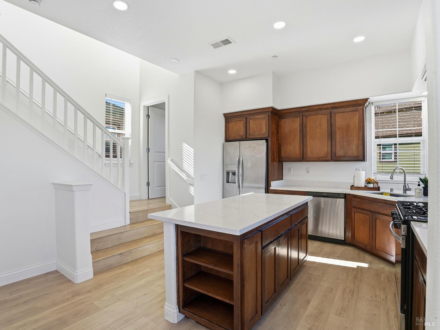 Detail Gallery Image 19 of 60 For 4424 Streamside Dr, Santa Rosa,  CA 95409 - 3 Beds | 3/1 Baths