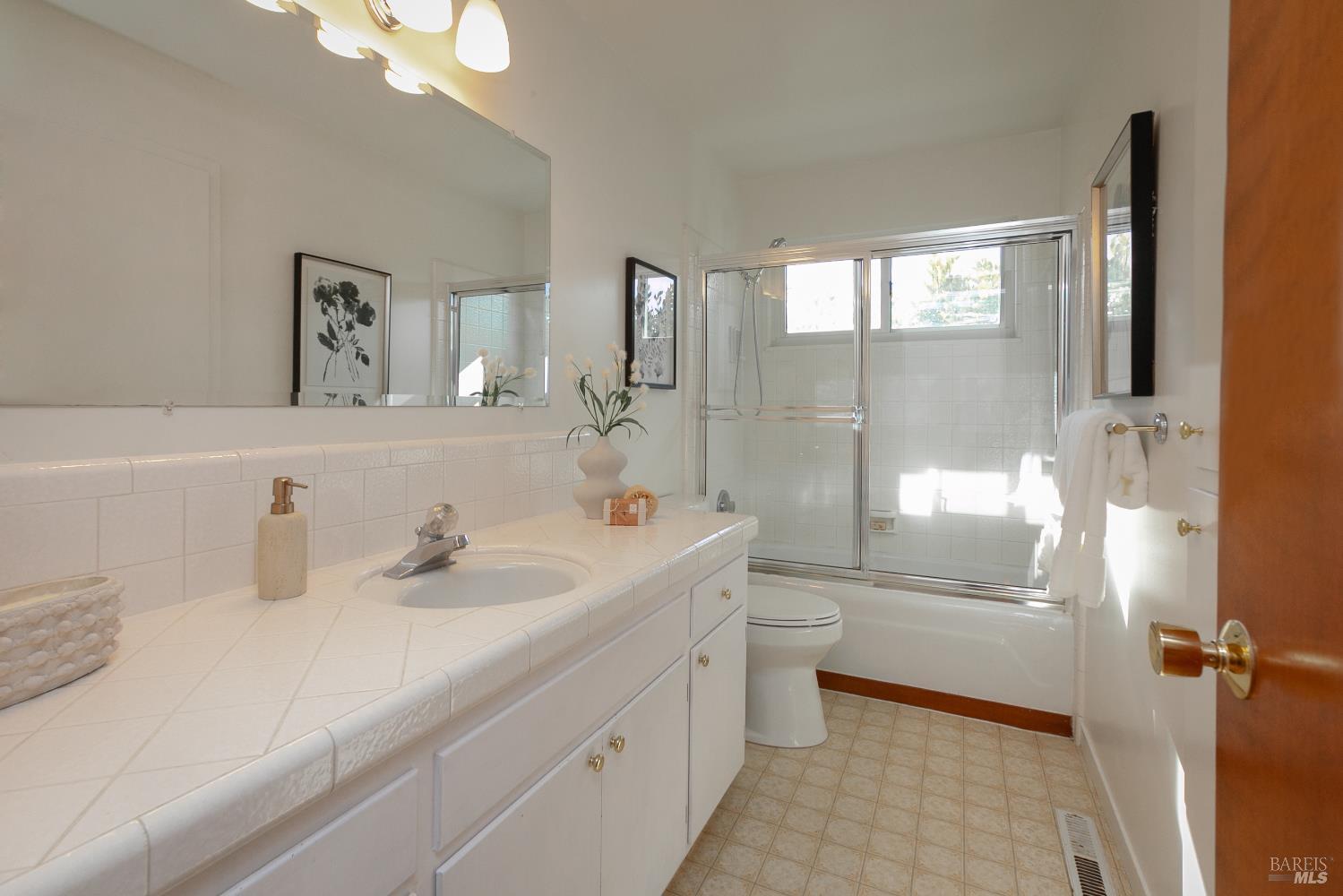 Detail Gallery Image 19 of 27 For 5530 Dupont Dr, Santa Rosa,  CA 95409 - 3 Beds | 2 Baths