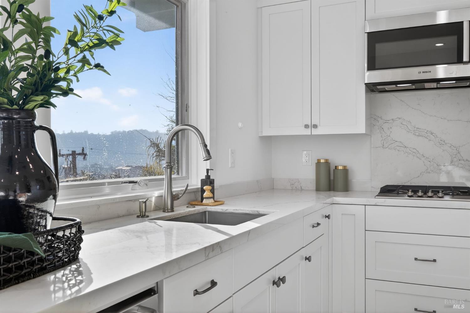 Detail Gallery Image 51 of 76 For 60 Marina Court Dr, San Rafael,  CA 94901 - 4 Beds | 3 Baths