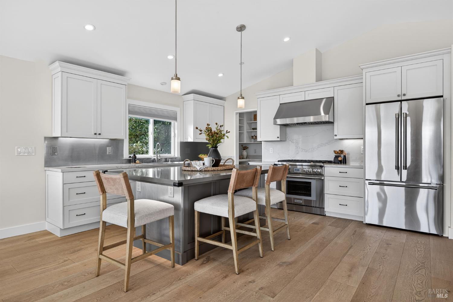 Detail Gallery Image 25 of 76 For 60 Marina Court Dr, San Rafael,  CA 94901 - 4 Beds | 3 Baths