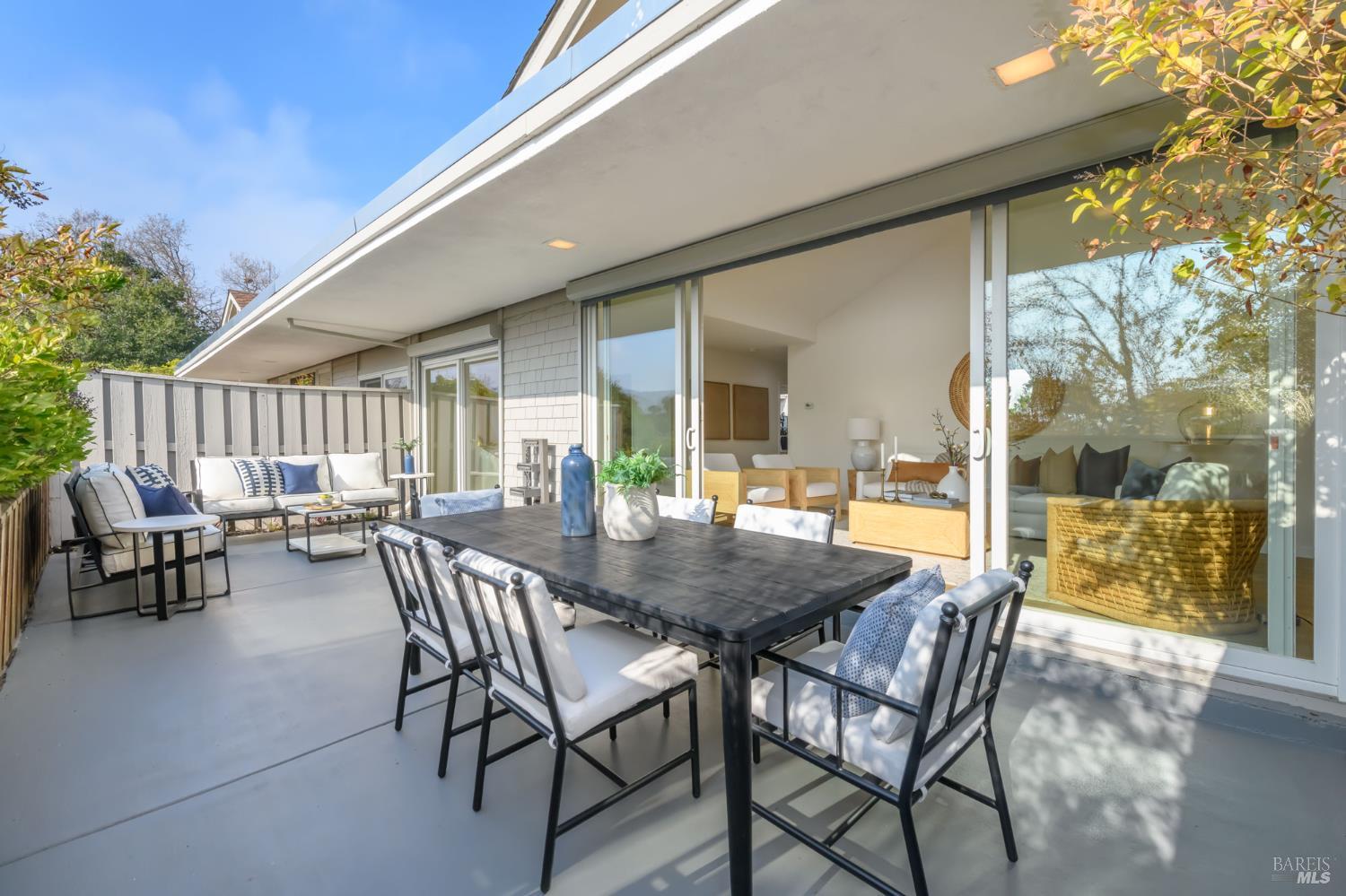 Detail Gallery Image 20 of 48 For 94 Biscayne Dr, San Rafael,  CA 94901 - 2 Beds | 2 Baths