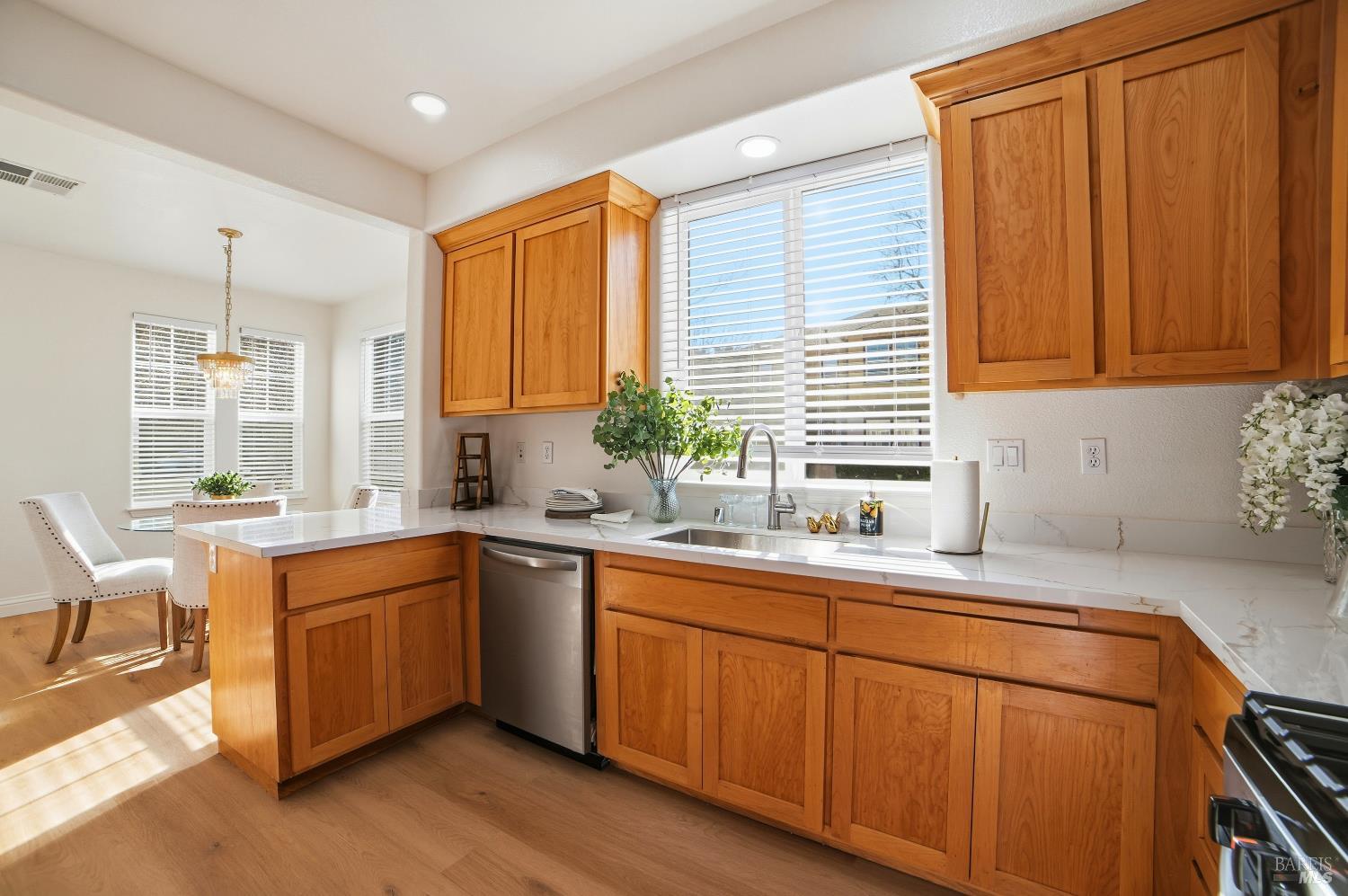 Detail Gallery Image 14 of 43 For 4077 Calloway Dr, Santa Rosa,  CA 95409 - 3 Beds | 2/1 Baths