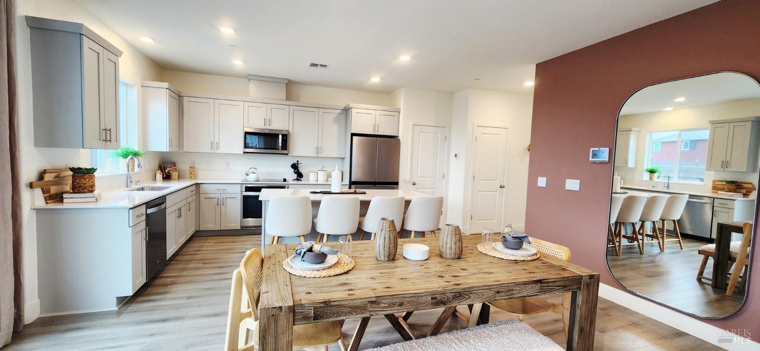 Detail Gallery Image 7 of 22 For 11 Capri Ct, American Canyon,  CA 94503 - 4 Beds | 2/1 Baths