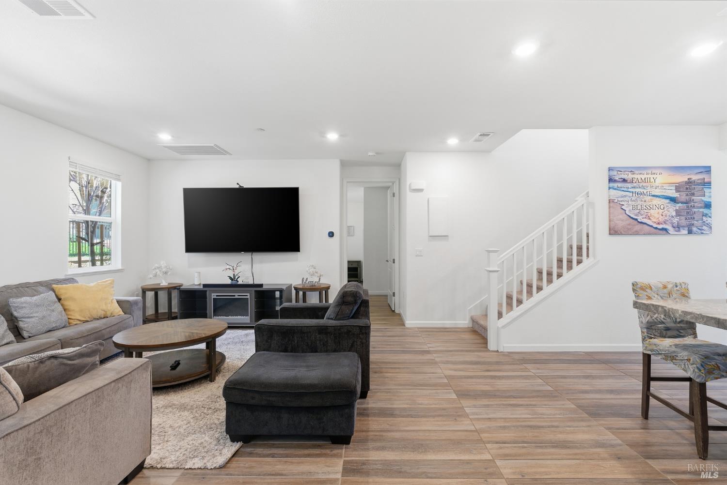 Detail Gallery Image 8 of 38 For 6420 Paysar Ln, Gilroy,  CA 95020 - 3 Beds | 2/1 Baths