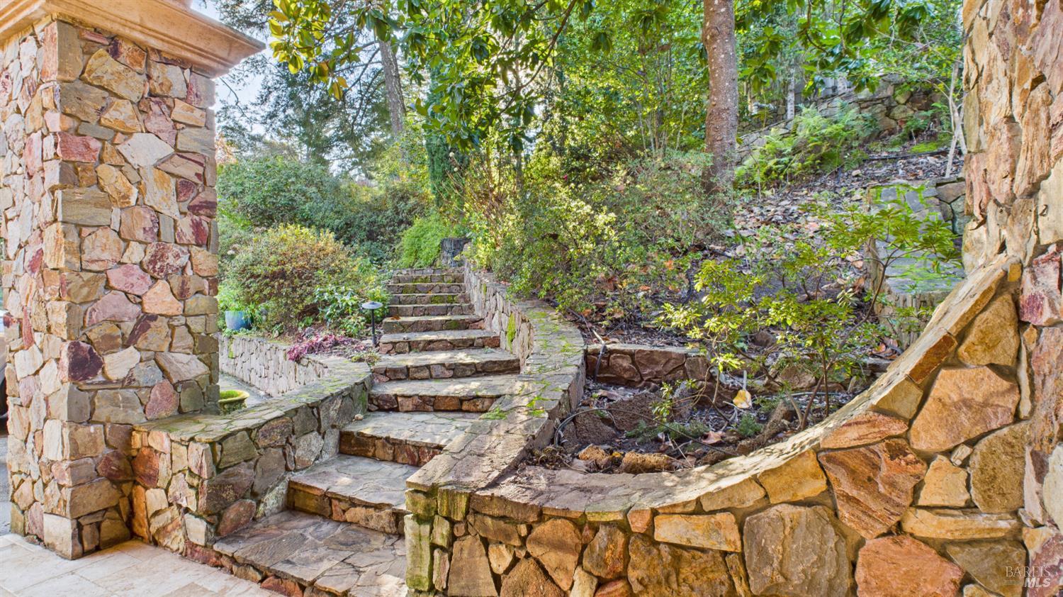 Detail Gallery Image 13 of 45 For 3225 W Dry Creek Rd, Healdsburg,  CA 95448 - 3 Beds | 4/1 Baths