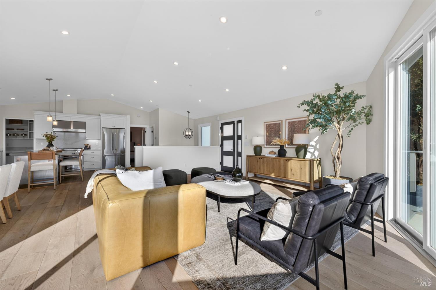 Detail Gallery Image 19 of 76 For 60 Marina Court Dr, San Rafael,  CA 94901 - 4 Beds | 3 Baths