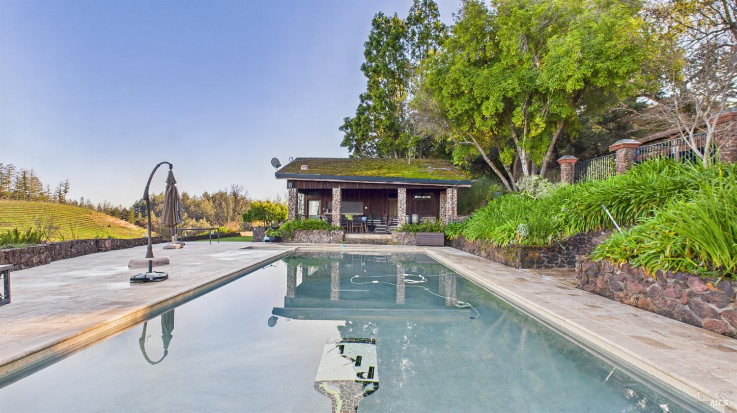 Detail Gallery Image 2 of 45 For 3225 W Dry Creek Rd, Healdsburg,  CA 95448 - 3 Beds | 4/1 Baths