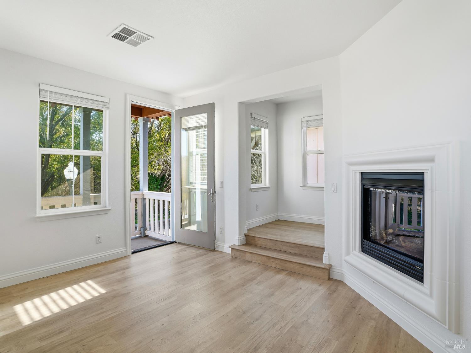 Detail Gallery Image 10 of 60 For 4424 Streamside Dr, Santa Rosa,  CA 95409 - 3 Beds | 3/1 Baths