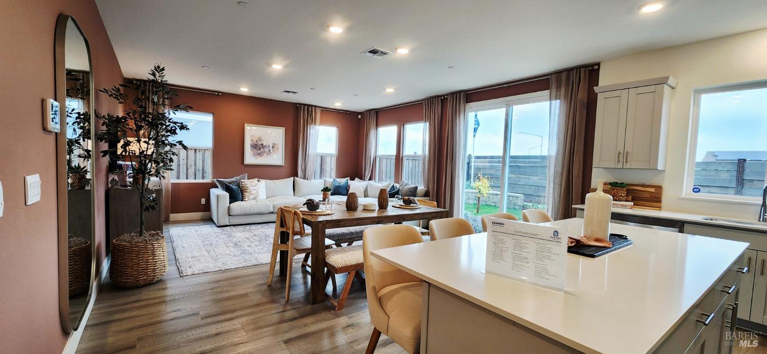 Detail Gallery Image 3 of 22 For 11 Capri Ct, American Canyon,  CA 94503 - 4 Beds | 2/1 Baths