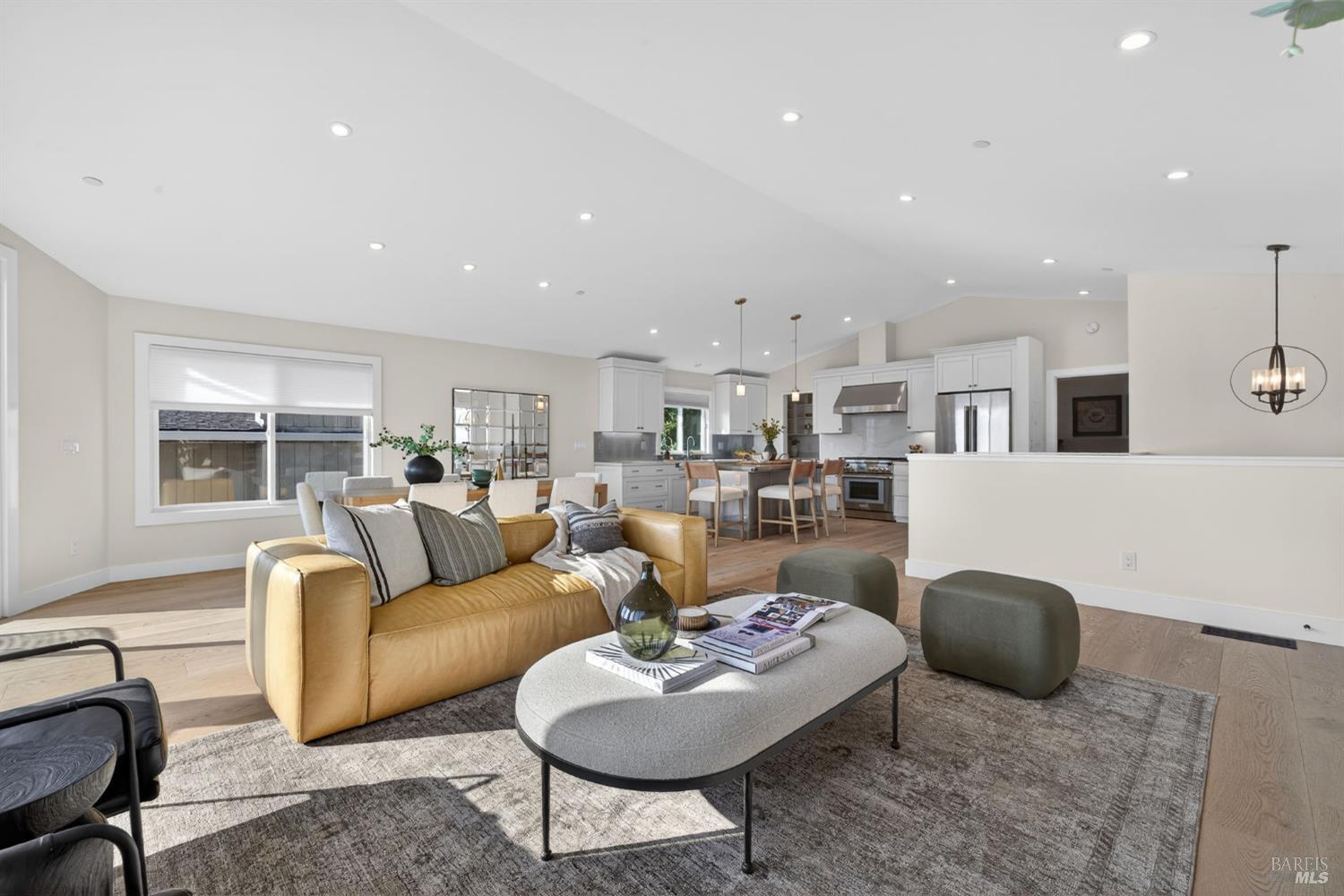 Detail Gallery Image 18 of 76 For 60 Marina Court Dr, San Rafael,  CA 94901 - 4 Beds | 3 Baths