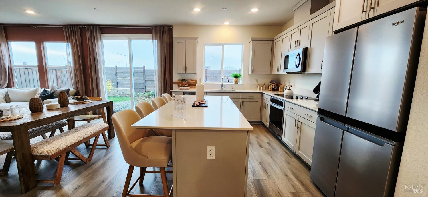 Detail Gallery Image 4 of 22 For 11 Capri Ct, American Canyon,  CA 94503 - 4 Beds | 2/1 Baths