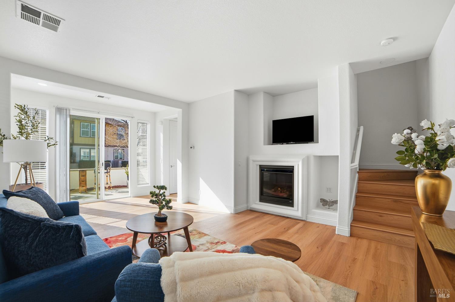 Detail Gallery Image 8 of 43 For 4077 Calloway Dr, Santa Rosa,  CA 95409 - 3 Beds | 2/1 Baths