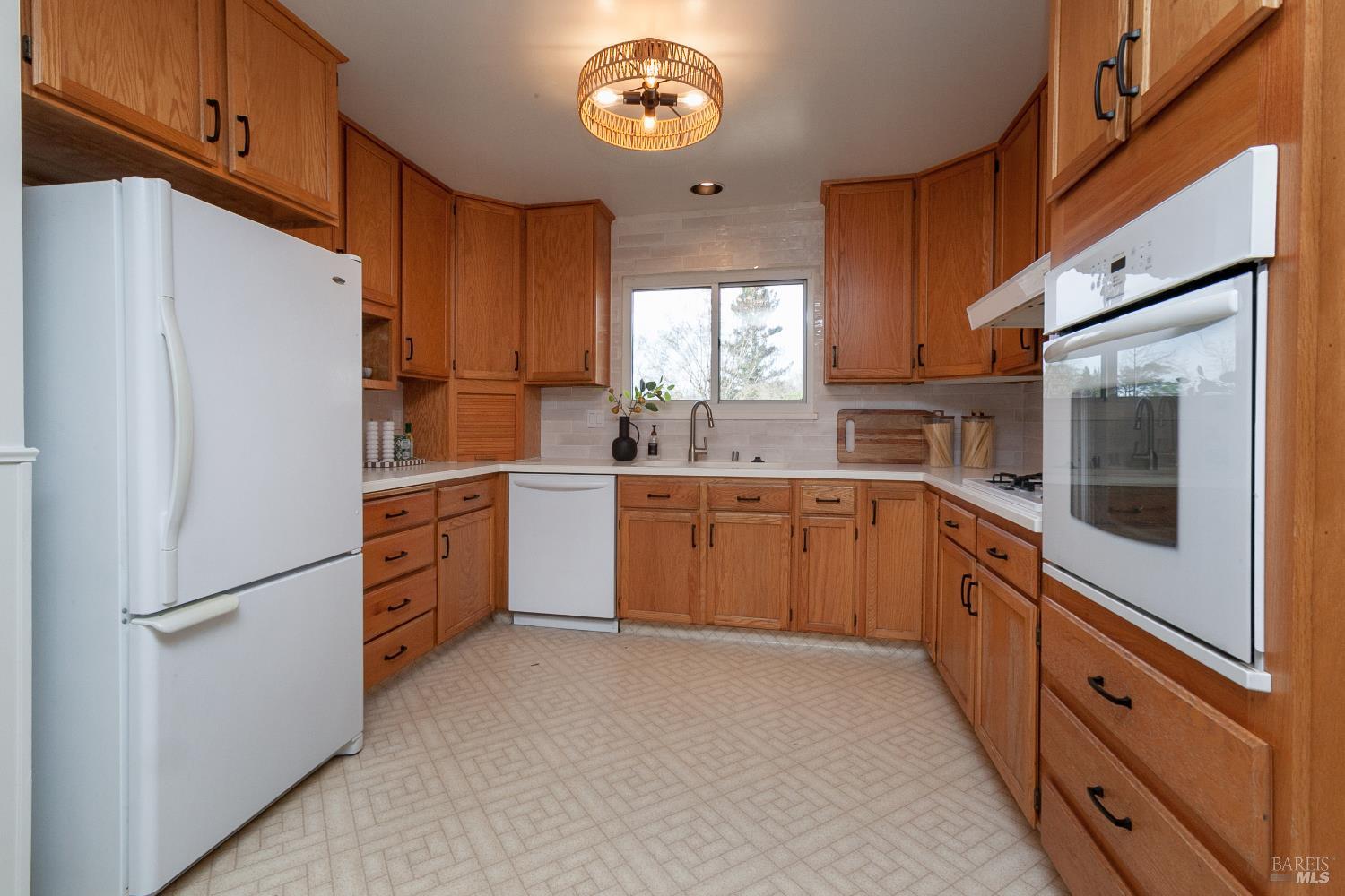 Detail Gallery Image 10 of 27 For 5530 Dupont Dr, Santa Rosa,  CA 95409 - 3 Beds | 2 Baths