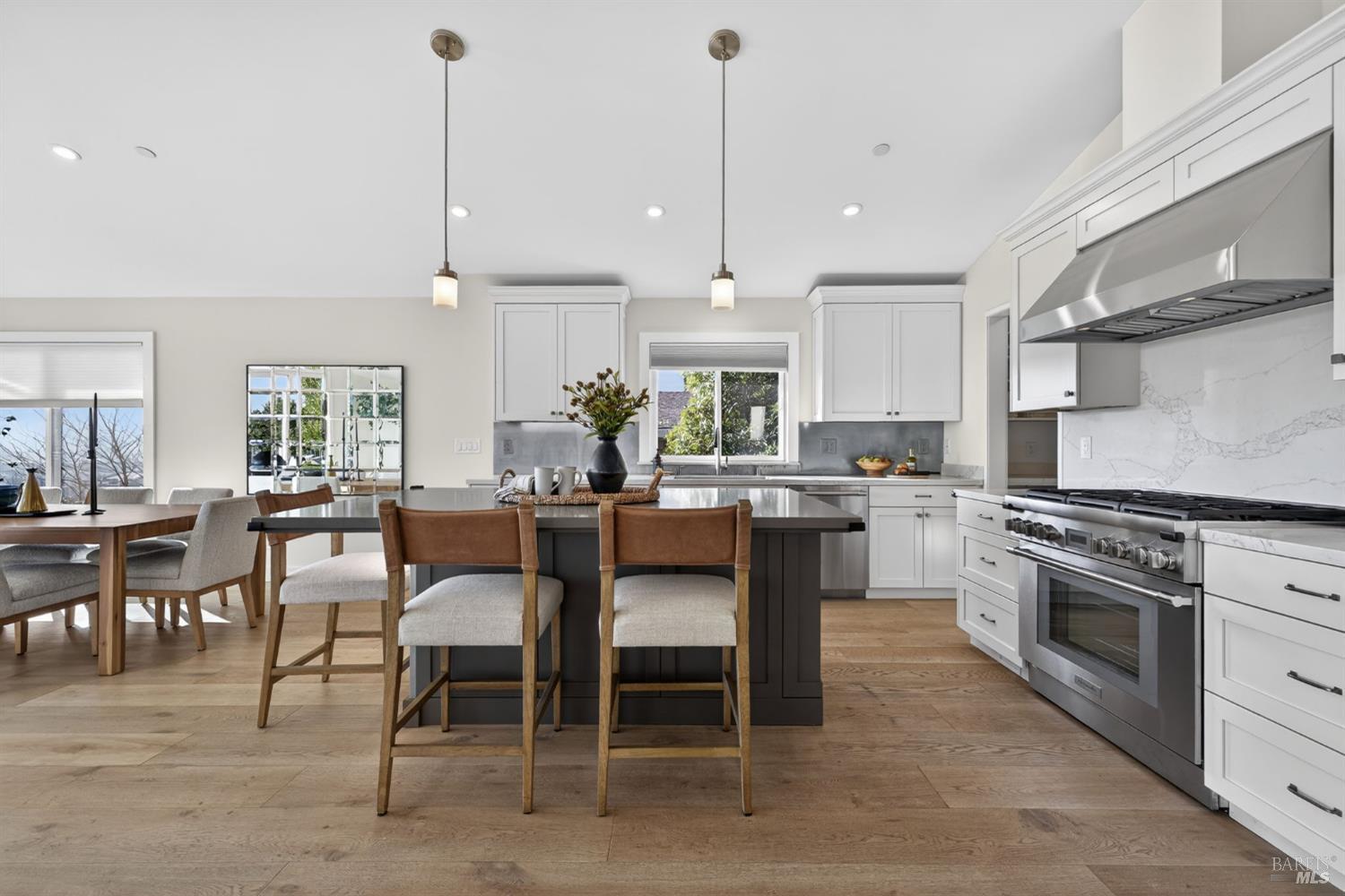 Detail Gallery Image 24 of 76 For 60 Marina Court Dr, San Rafael,  CA 94901 - 4 Beds | 3 Baths