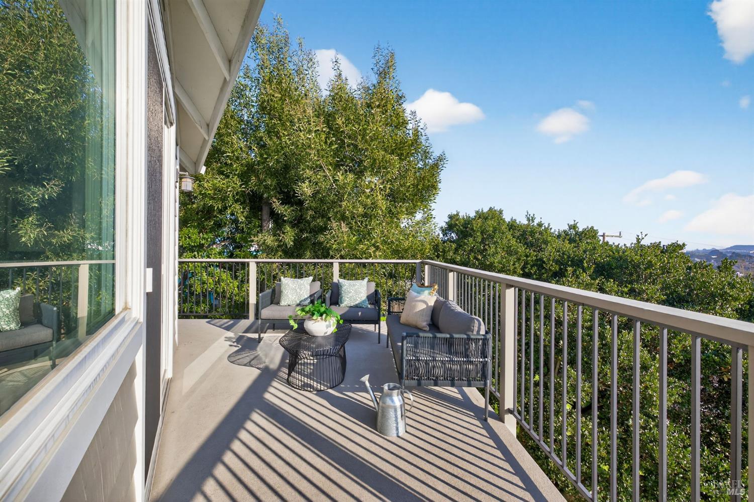 Detail Gallery Image 60 of 76 For 60 Marina Court Dr, San Rafael,  CA 94901 - 4 Beds | 3 Baths