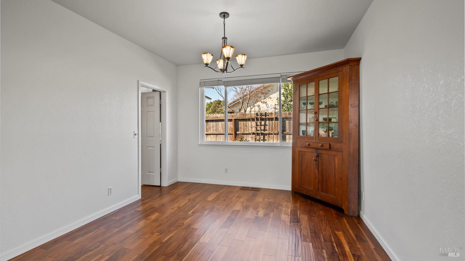 Detail Gallery Image 11 of 53 For 2913 Willow Ct, Fairfield,  CA 94533 - 4 Beds | 3 Baths