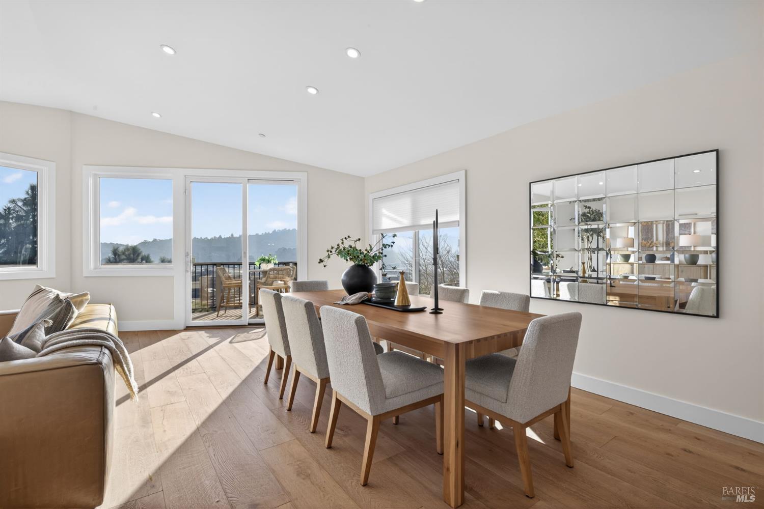 Detail Gallery Image 22 of 76 For 60 Marina Court Dr, San Rafael,  CA 94901 - 4 Beds | 3 Baths