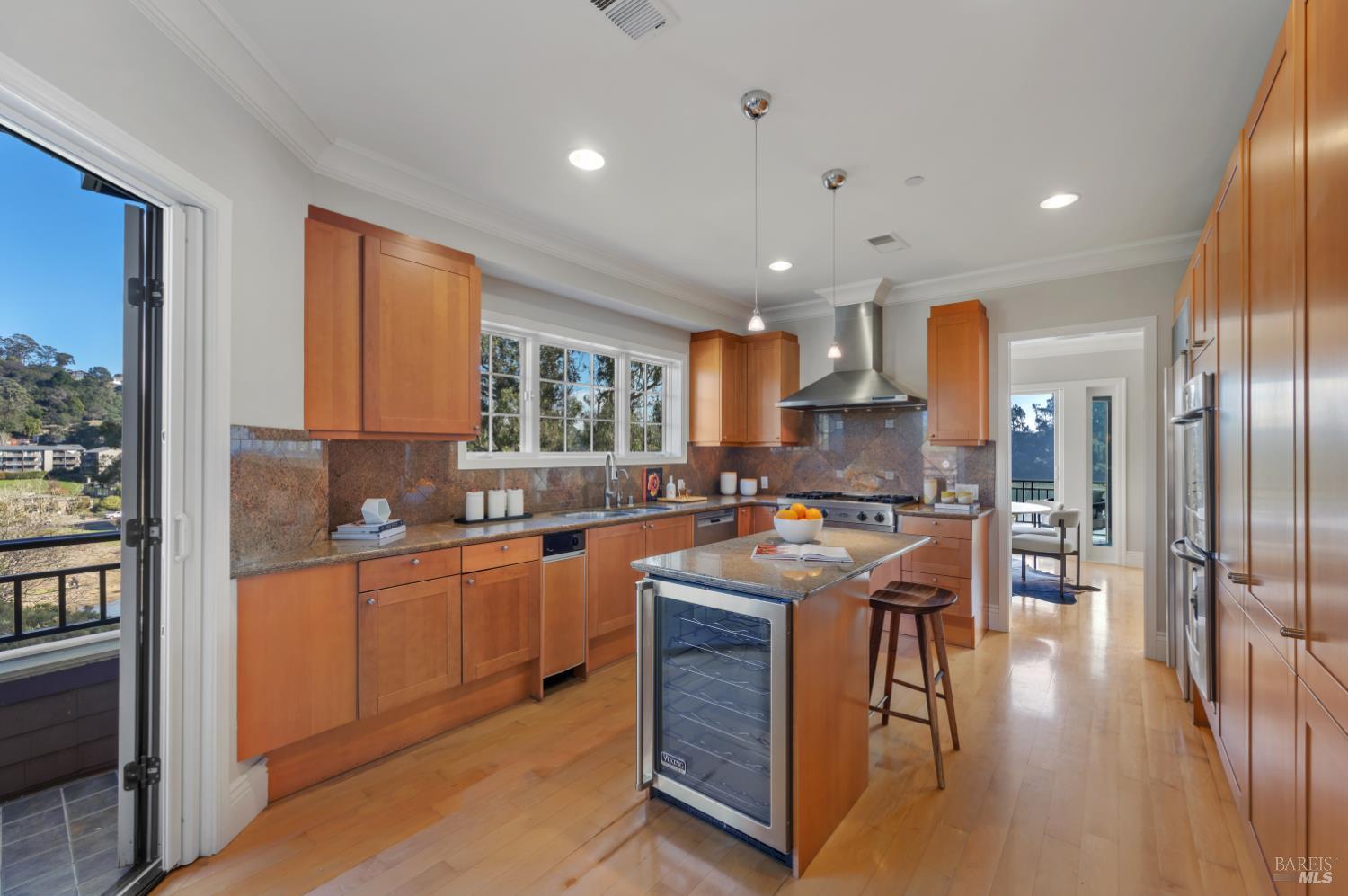 Detail Gallery Image 11 of 32 For 87 De Silva Island Dr, Mill Valley,  CA 94941 - 3 Beds | 2/1 Baths