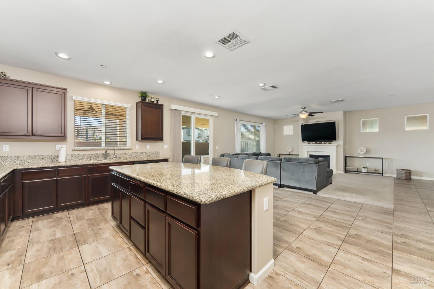 Detail Gallery Image 11 of 42 For 625 Guild Rd, Vacaville,  CA 95688 - 4 Beds | 3 Baths