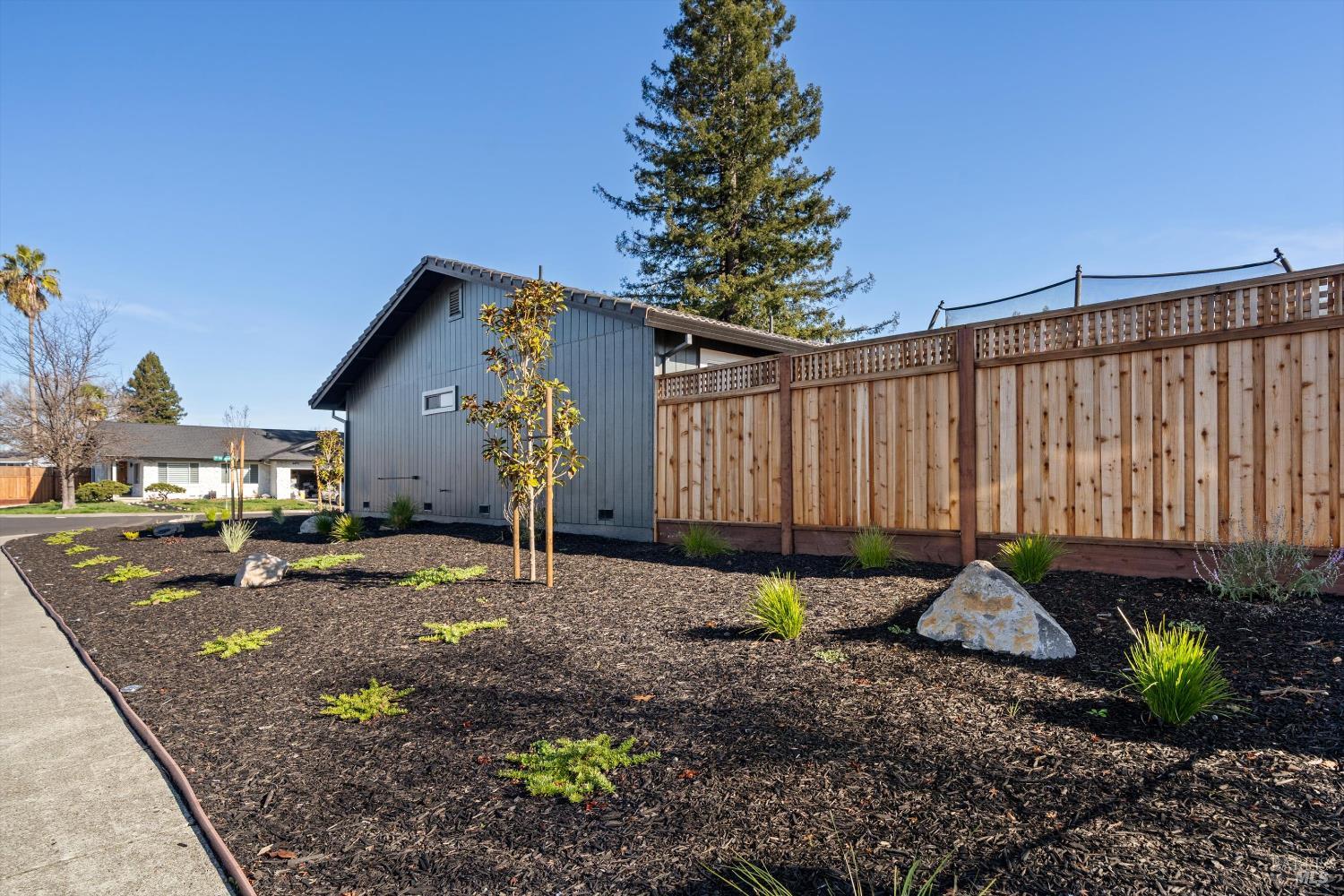 Detail Gallery Image 25 of 40 For 4472 Hollingsworth Cir, Rohnert Park,  CA 94928 - 3 Beds | 2 Baths