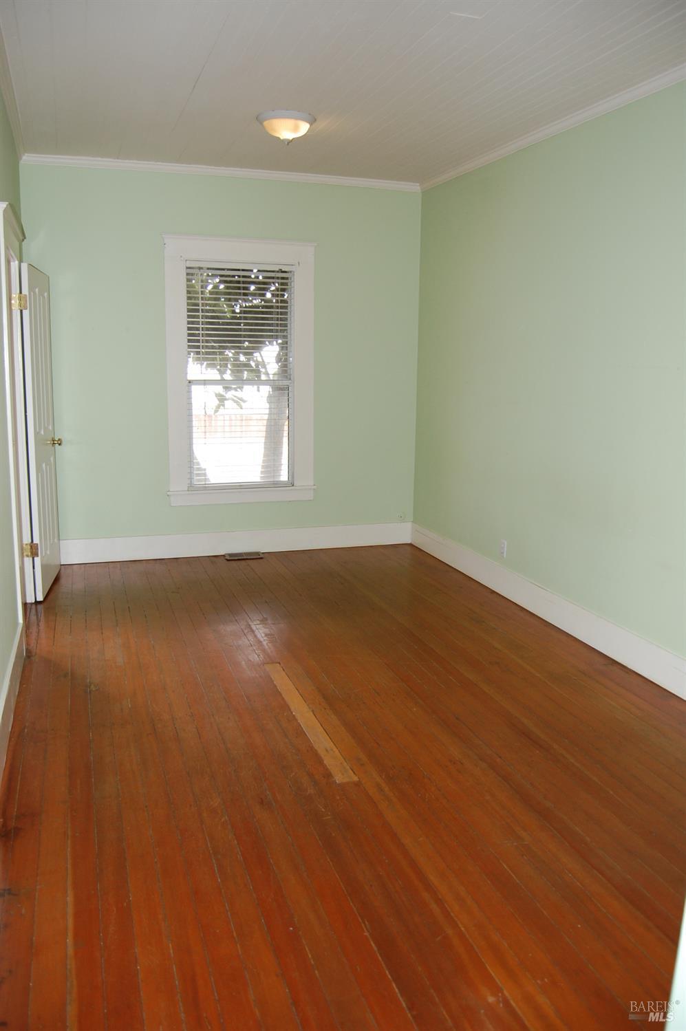 Detail Gallery Image 9 of 12 For 39 Latham St, San Rafael,  CA 94901 - 2 Beds | 2 Baths