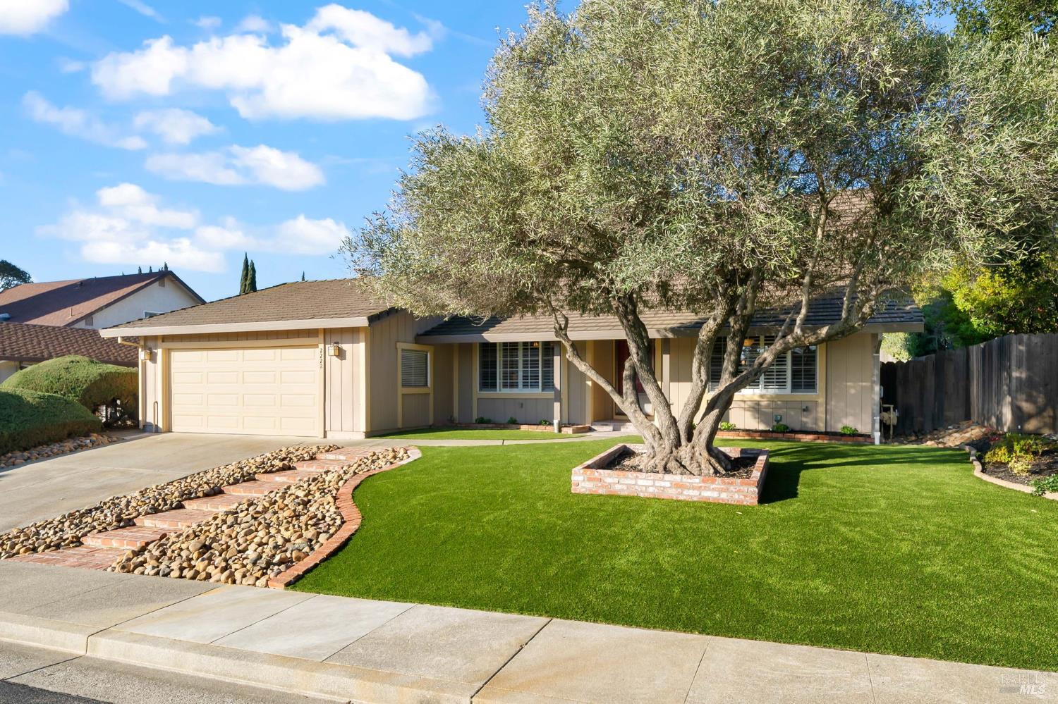 Detail Gallery Image 6 of 47 For 2222 Madrone Dr, Fairfield,  CA 94534 - 4 Beds | 3 Baths