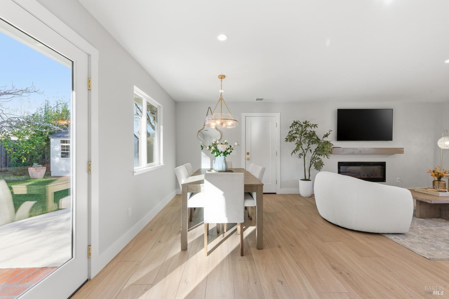 Detail Gallery Image 11 of 54 For 883 Cordilleras Dr, Sonoma,  CA 95476 - 3 Beds | 2 Baths