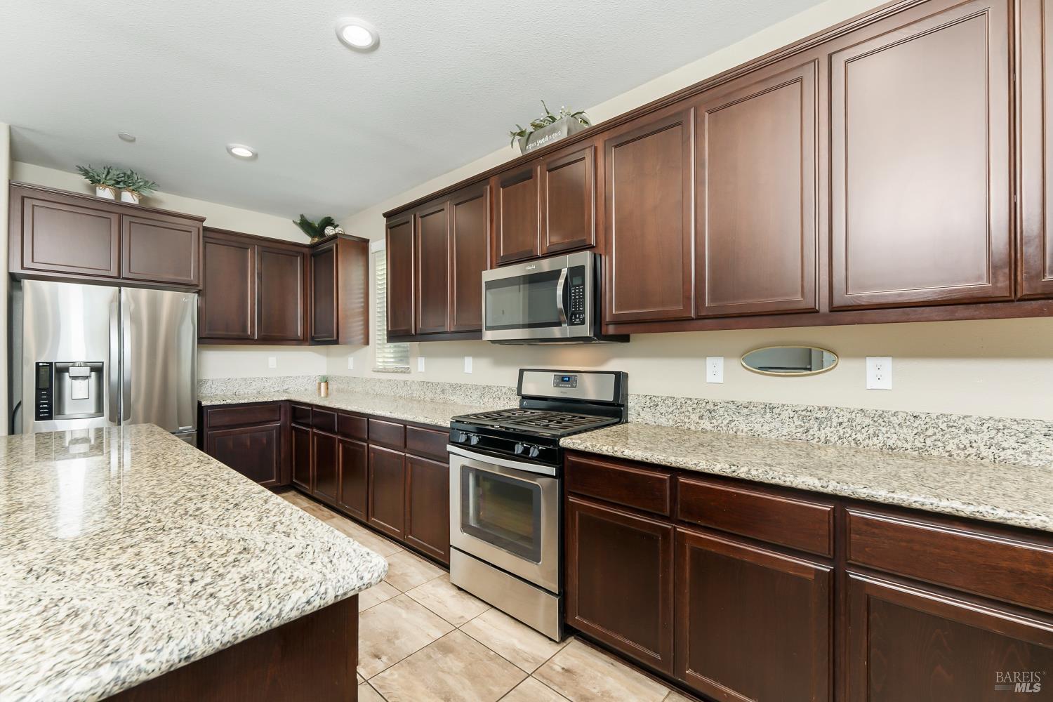 Detail Gallery Image 2 of 42 For 625 Guild Rd, Vacaville,  CA 95688 - 4 Beds | 3 Baths